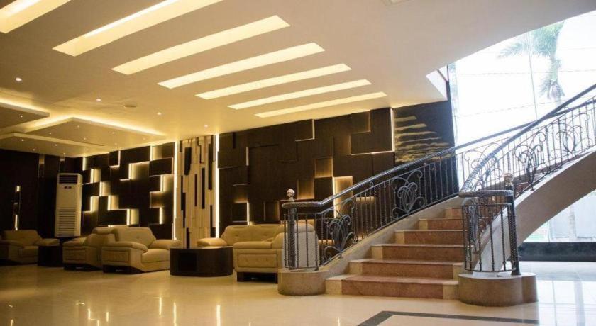 Karlita Hotel Tegal Exterior foto