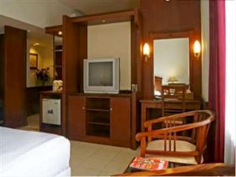 Karlita Hotel Tegal Exterior foto