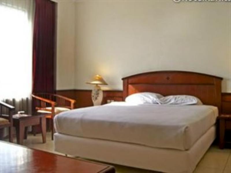 Karlita Hotel Tegal Exterior foto