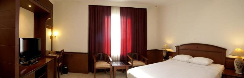 Karlita Hotel Tegal Exterior foto