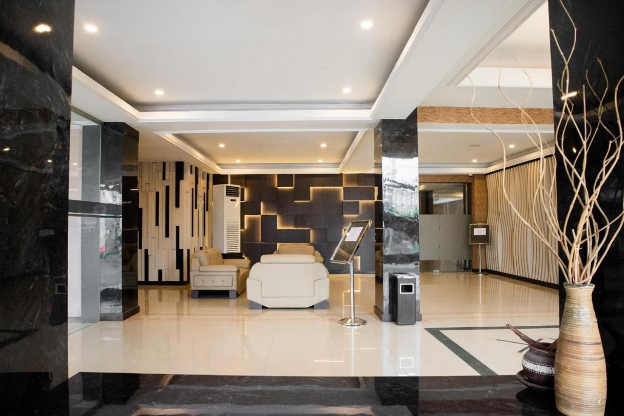 Karlita Hotel Tegal Exterior foto