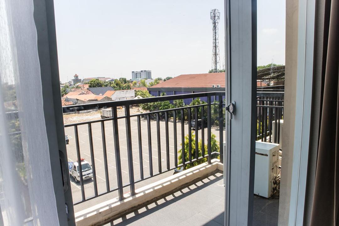 Karlita Hotel Tegal Exterior foto